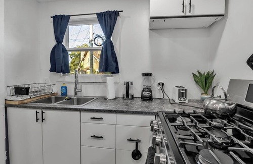 North Buffalo House | Spacious 4BR Near UB and Niagara Falls - Pet Friendly