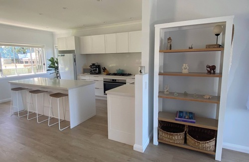 Mona Vale House | Spacious 4BR Oasis w/Pool & BBQ | Walk to Beaches - Pet friendly!