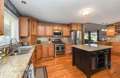 Fairfield House | Spacious 4BR Ranch w Hot Tub in Quiet Neighborhood