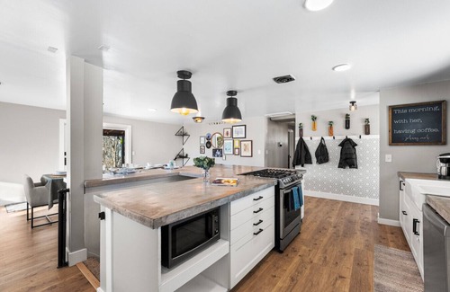 Littleton Apartment | Spacious 4BR Retreat w/Hot Tub, Game Room & Chef’s Kitchen