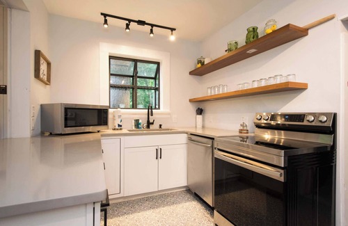 Hendersonville House | Spacious 4BR w/Fireplace + Ping Pong | Free Tix
