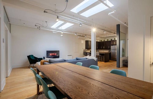 Milton Park Apartment | Spacious 4BR1B Chic Retreat in the Plateau