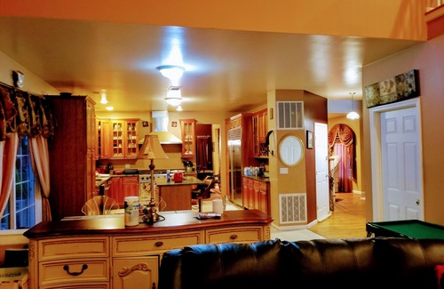 Huntington Station House | Spacious 5-bedroom house with AC and room in charming Huntington/Dix Hills