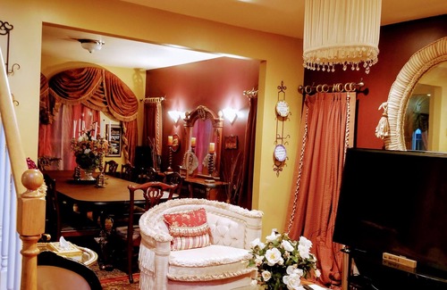 Huntington Station House | Spacious 5-bedroom house with AC and room in charming Huntington/Dix Hills