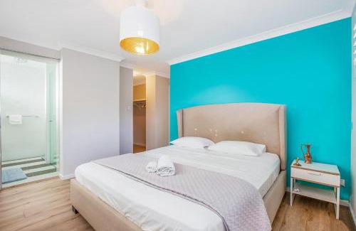 Moorebank House | Spacious 5 Bd 3 Bath Accessible Luxury Home with Private Pool
