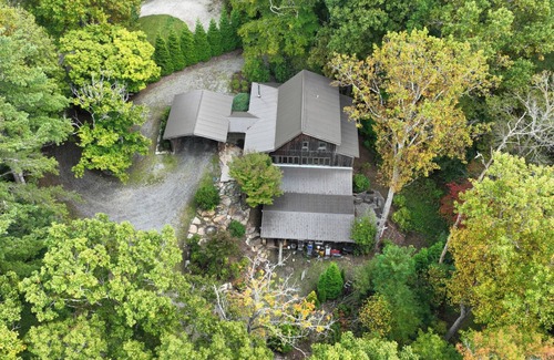 Altamont House | Spacious 5-bedroom house in charming Linville Falls near ski resorts!