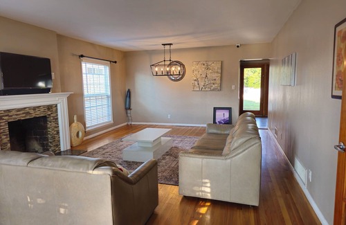 San Bernardino House | Spacious 5-bedroom bungalow in amazing San Bernardino with fitness room, AC