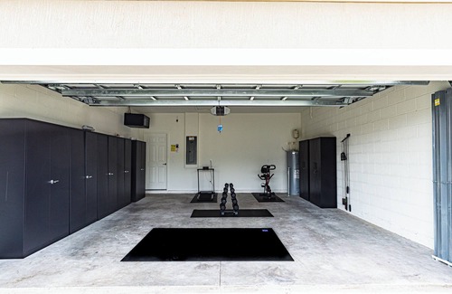 White City House | Spacious 5-bedroom house in enchanting Port St. Lucie with WiFi, AC