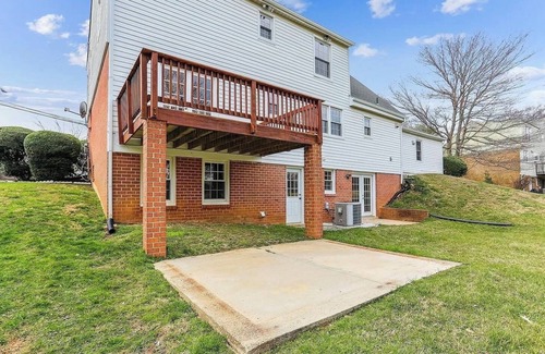 Cloverly House | Spacious 5-bedroom house with WiFi and AC in fabulous Silver Spring