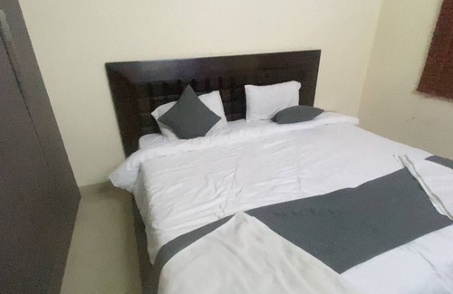 Sarita Vihar Apartment | Spacious 5-bedroom apartment with WiFi, AC in lovely New Delhi