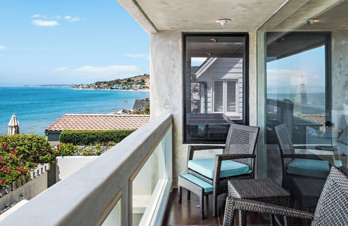 Eastern Malibu House | Spacious 5-bedroom beachfront house in Malibu Colony