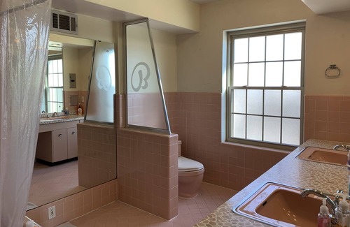 Lindenwood Park Condo | Spacious 5-bedroom condo with AC and WiFi in beautiful St. Louis