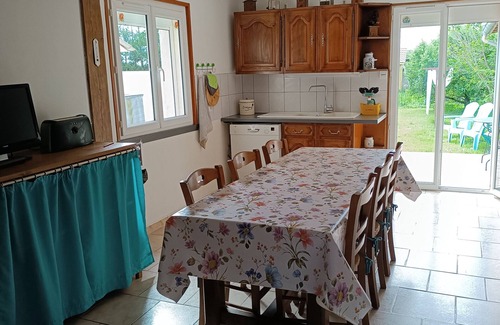 Nargis Cottage | Spacious 5-Bedroom Cottage Near Paris with Garden and Parking