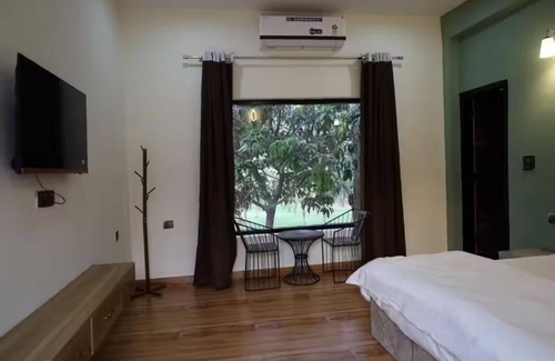 Gurugram Other | Spacious 5-bedroom farmhouse in cool Gurugram with AC, WiFi