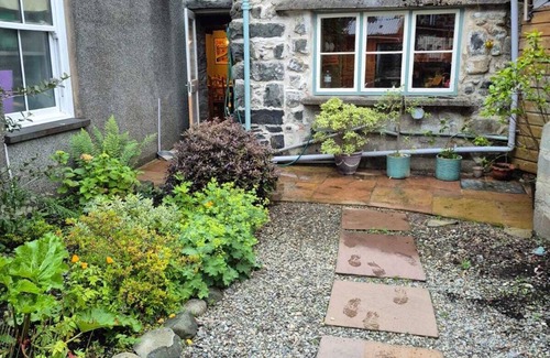 Dolgellau House | Spacious 5 bedroom house, nestled at the base of Cadair Idris mountain range.