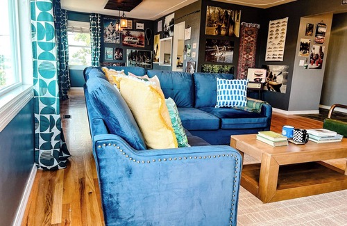 Moses Lake House | Spacious 5-bedroom House Just 1 Block from the Lake, with a Boat Launch!