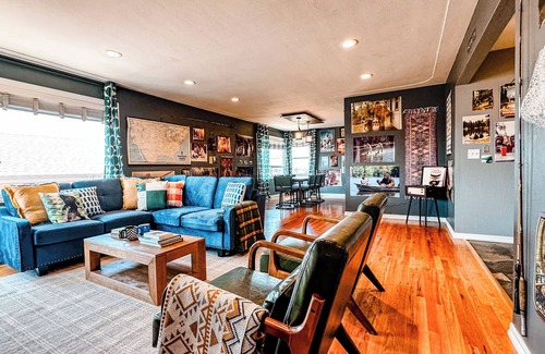 Moses Lake House | Spacious 5-bedroom House Just 1 Block from the Lake, with a Boat Launch!