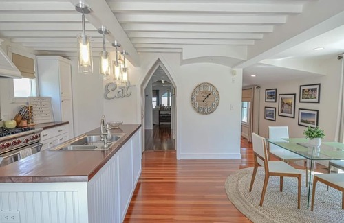 East Chop House | Spacious 5-bedroom house with AC and WiFi in brilliant Oak Bluffs