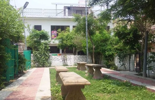 Faizabad House | Spacious 5-bedroom house in enchanting Faizabad with WiFi, AC