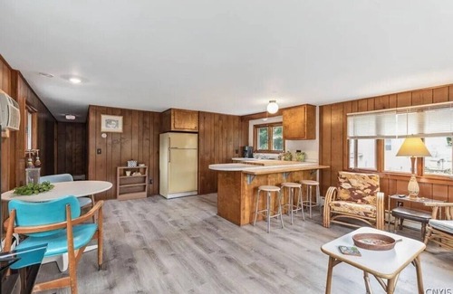 Fair Haven House | Spacious 5-bedroom house, WiFi, AC, 1 block from Lake & Main St.