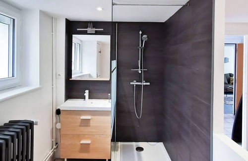Limoges House | Spacious 5-Bedroom House in Limoges: Near CHU, Parking, Air Conditioning