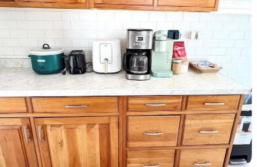 Cheektowaga House | Spacious 5-bedroom house in lovely Amherst with Central AC,