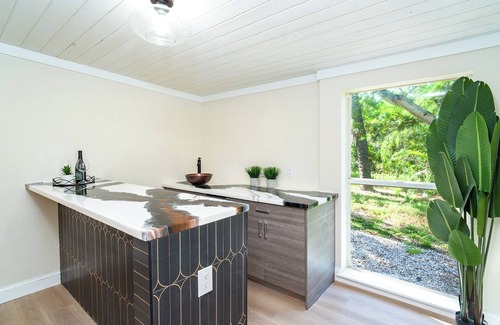 Laurel House | Spacious 5-bedroom house in charming Nokomis with AC, WiFi