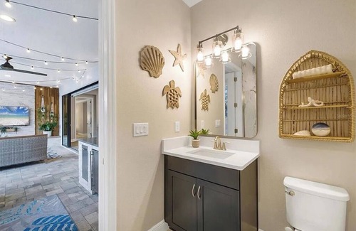 Parrish House | Spacious 5-bedroom house with WiFi and AC in charming Parrish