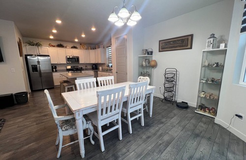 Lindon House | Spacious 5-bedroom house in fabulous Lindon inches away from I-15