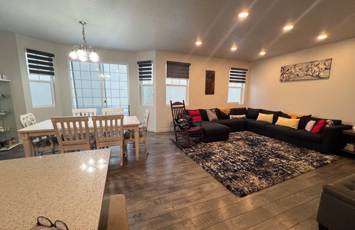 Lindon House | Spacious 5-bedroom house in fabulous Lindon inches away from I-15