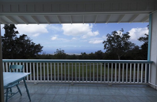 Holualoa House | Spacious 5-Bedroom Oceanview House in Holualoa