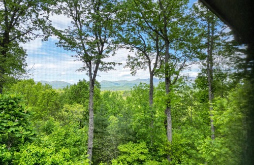 Choestoe House | Spacious 5-bedroom estate in charming Blairsville with fast WiFi & EV charging