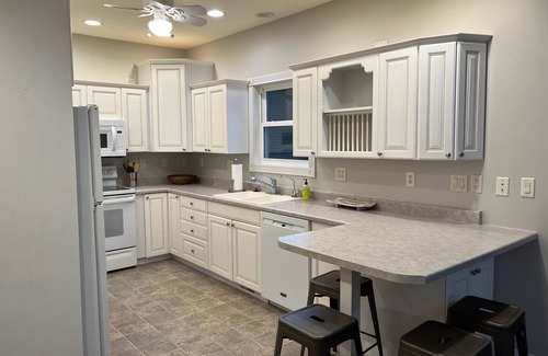 Sioux Center House | Spacious 5-bedroom Sioux Center house that's a short walk from Dordt