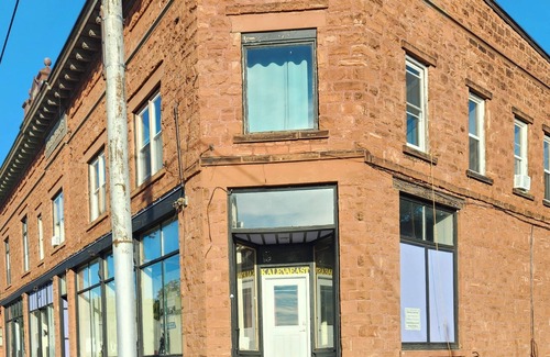 South Range Apartment | Spacious 5-bedroom Dual apartment on the Trail w/WiFi, AC