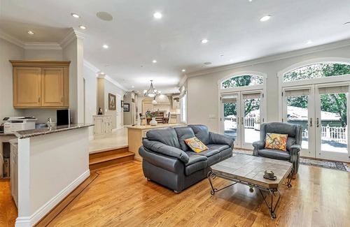 Saratoga Villa | Spacious 5-bedroom villa with Hot Tub/Pool