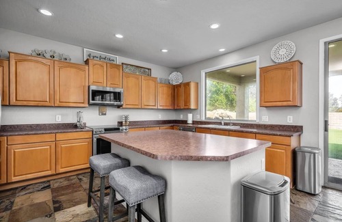 Crossings At Crossroads House | Spacious 5 BR, 3.5 BA, 4000+sf, WiFi, Pool,Hot Tub