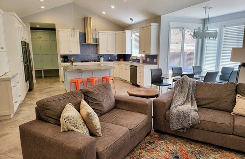 Cedar City House | Spacious 5-BR Home. Pool Table, Air Hockey, TVs in Every Room, & Outdoor Dining