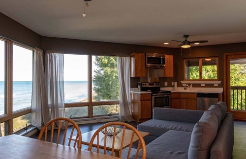 Manistee House | Spacious 5BR Lake Michigan Cottage w/Private