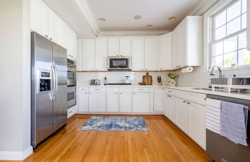 Shady Side House | Spacious 6-bedroom country house on the water in beautiful Shady Side with WiFi