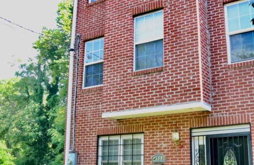 Lower Central NE House | Spacious 6-bedroom house with AC, WiFi in awesome Washington