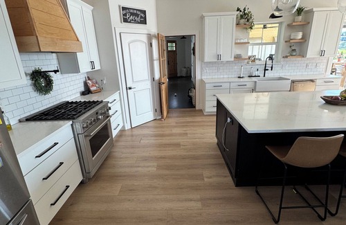 Selah House | Spacious 6 bedroom home with theater room and gym just minutes from Yakima!