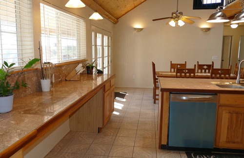 Tyrone House | Spacious 6-bedroom house with WiFi, AC in tranquil Silver City