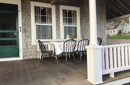 Plymouth House | Spacious 6-bedroom waterfront house in historic Plymouth MA with WiFi