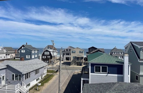 Wells Beach House | Spacious 6 BR, 4.5BA with water views across street from beautiful Wells Beach