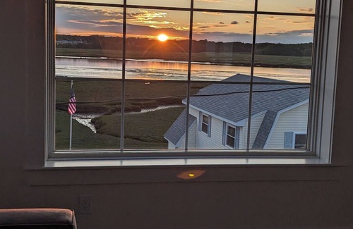 Wells Beach House | Spacious 6 BR, 4.5BA with water views across street from beautiful Wells Beach