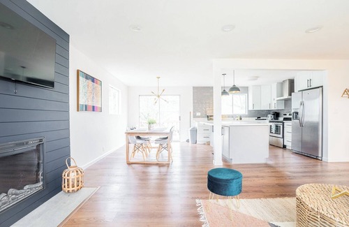 Holly Park Other | Spacious 6-BR Farmhouse near Downtown