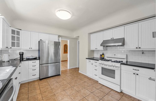 Vancouver South House | Spacious 6BR Home in Vancouver Near SkyTrain
