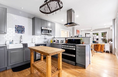 Oakdale House | Spacious 7-bedroom house in marvelous Portland with AC, WiFi