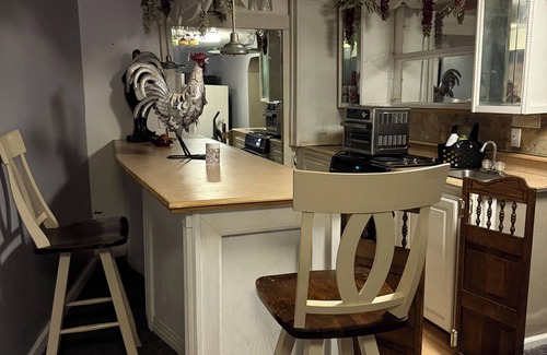 Omaha House | Spacious 7 bedroom house with WiFi, fitness room in brilliant Omaha.