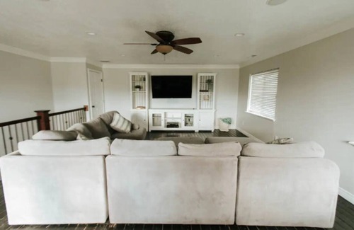 Lakeview House | Spacious 7-BR Oasis with Private Indoor Pool & Hot Tub